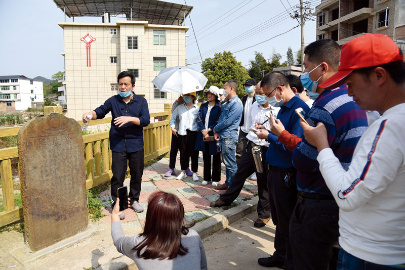 德化陶瓷故事采风团重走“瓷帮古道”.jpg