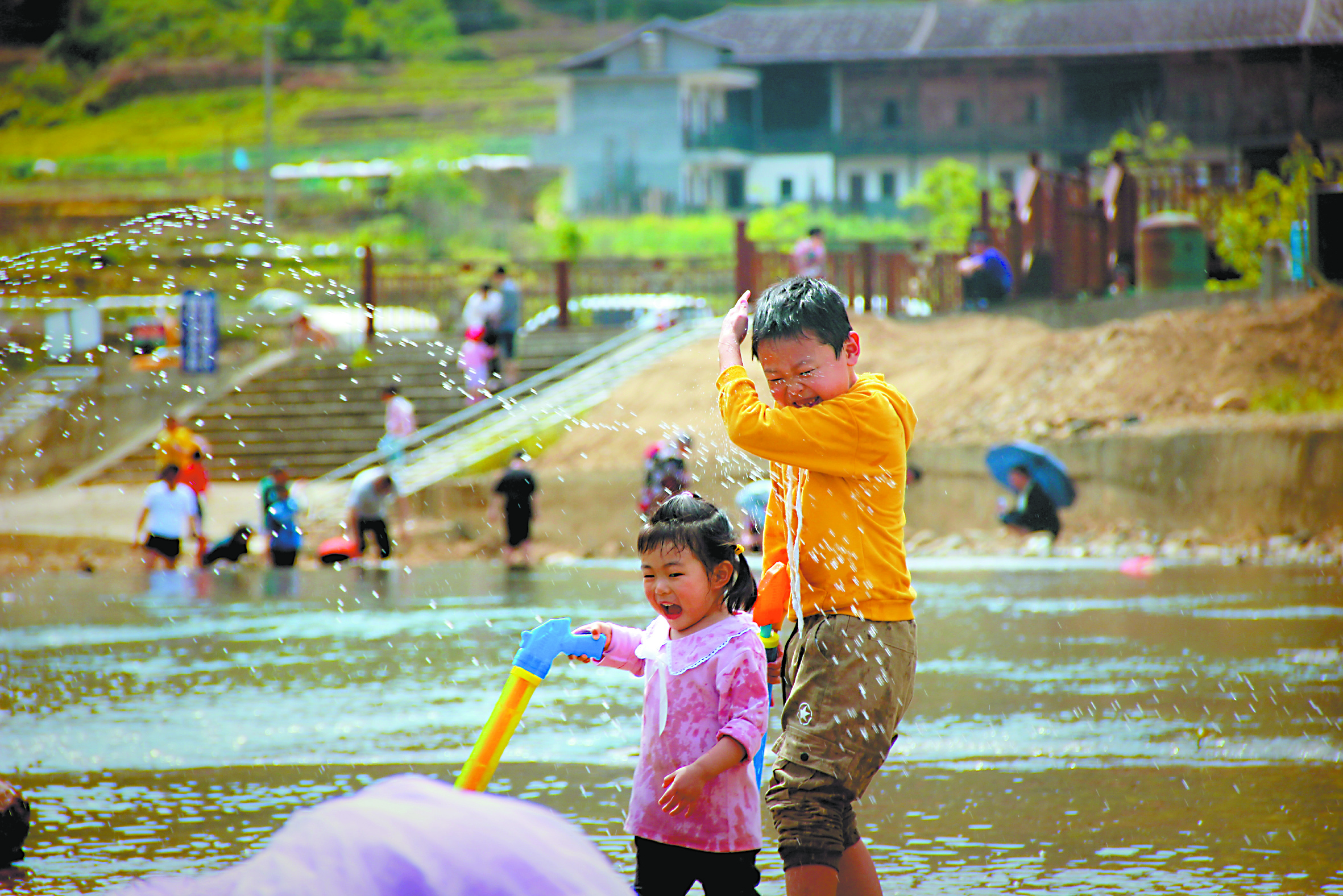 美湖独特的山水风光吸引游客休闲观光 （林巧生  摄）.jpg