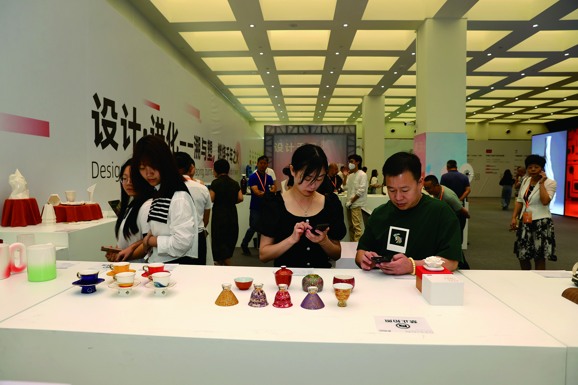 ”何朝宗杯“陶瓷工业设计大赛作品展（陈小阳 摄）.jpg