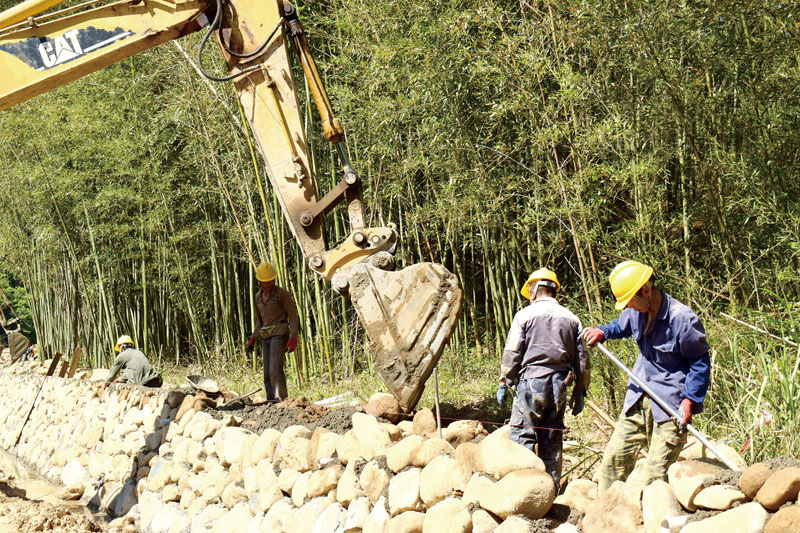 加快河道治理 确保安全度汛.jpg