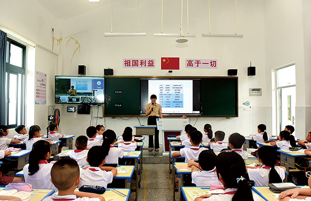 实验小学霞田校区5G+专递课堂.JPG